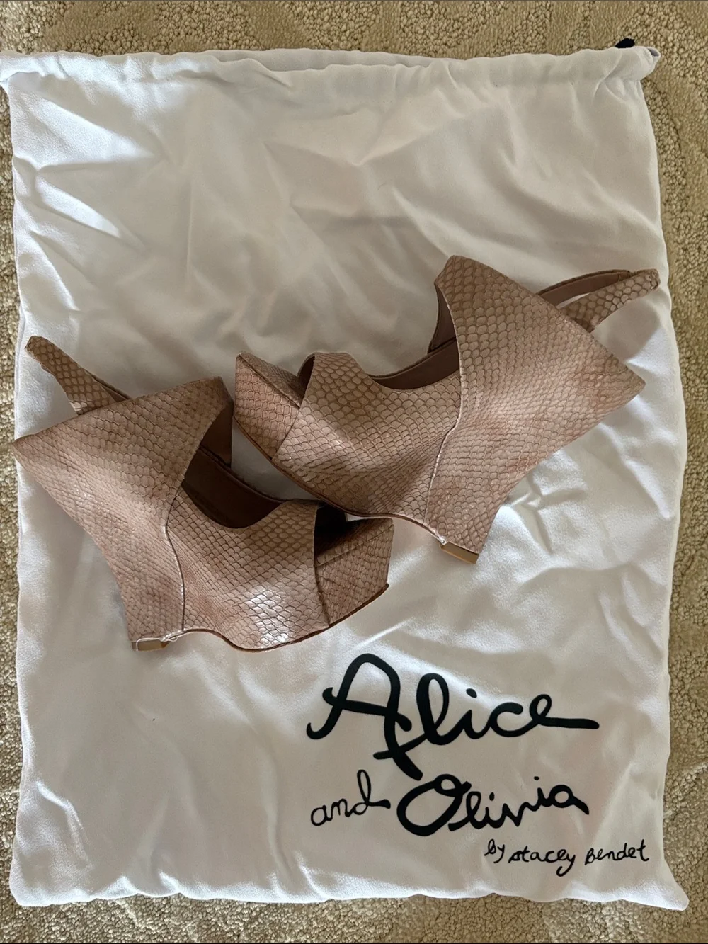 Alice + Olivia Nude/ Pale Pink Textured Wedge Sling backs Vintage
